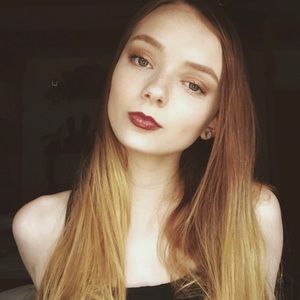 Meet your Posher, Caitlin